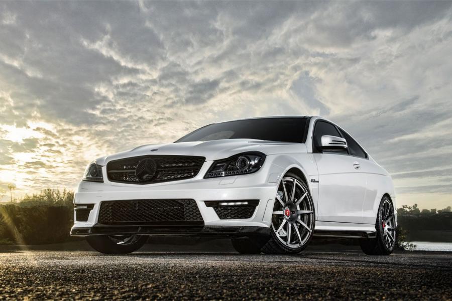  Mercedes-Benz C63 AMG Coupe by Vorsteiner 2012 года  (фото 1 из 7)